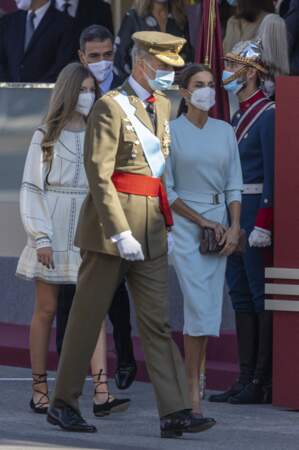 La reine et le roi d'Espagne et l'infante Sofia lors de l'hommage au drapeau national et à la parade militaire, à l'occasion du Jour de Christophe Colomb, le 12 octobre 2021.