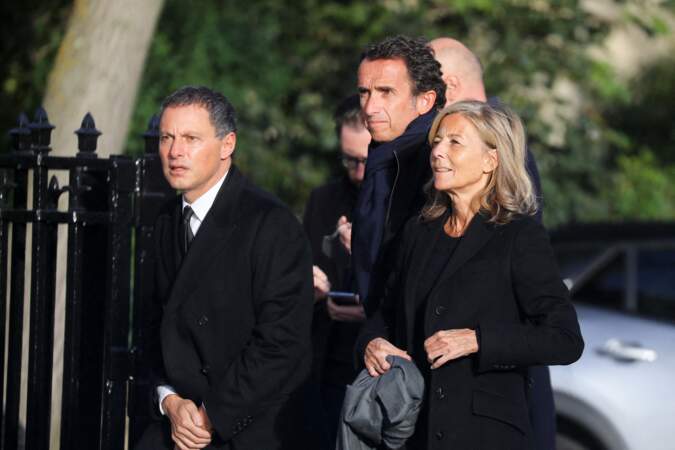 Le trio Marc-Olivier Fogiel, Alexandre Bompard et Claire Chazal arrivent aux obsèques d'Etienne Mougeotte en l'église Saint-François-Xavier à Paris, le 13 octobre 2021