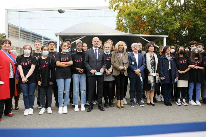 Brigitte Macron,  Jean-Michel Blanquer et la classe de collégiens du collège Amédée Dunois à Boissy-Saint-Léger