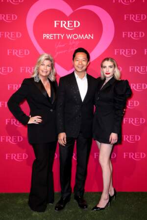 Valérie Samuel et Charles Leung, la vice-présidente et le président de FRED, avec l'égérie de la maison Emma Roberts 