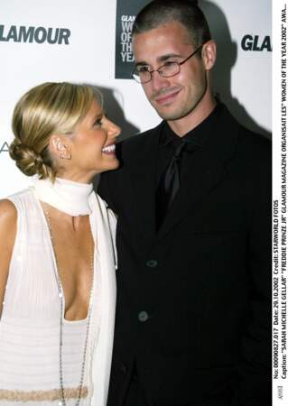 Buffy n'a d'yeux que pour lui, depuis 2000 : Sarah Michelle Gellar rencontre Freddie Prince Jr sur un tournage, mais ne se mettent en couple que deux ans plus tard. En 2002, ils se marient au Mexique