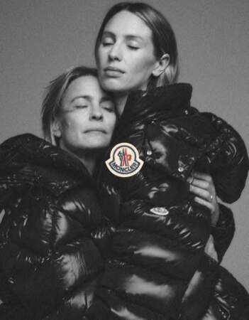 Robin Wright et sa fille Dylan Penn créent l'évènement en apparaissant ensemble sur les visuels de la campagne "We Love Winter" de la marque de vêtement de sports d'hiver haut de gamme Moncler.