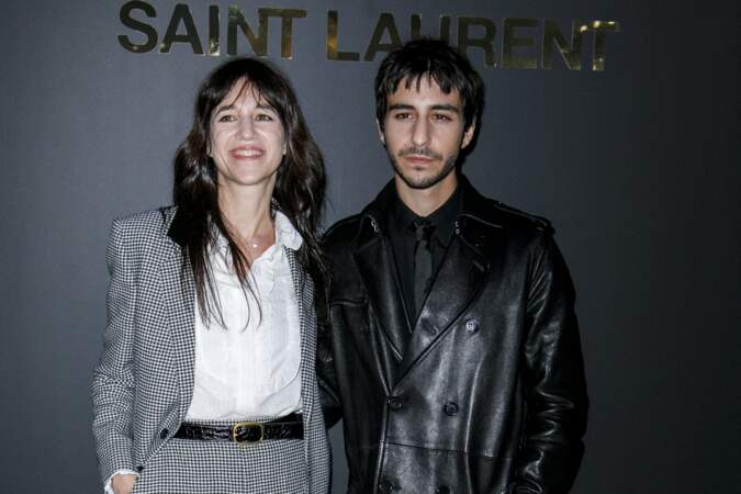 Charlotte Gainsbourg et son fils Ben Attal de la fashion week à Paris, le 28 septembre 2021.