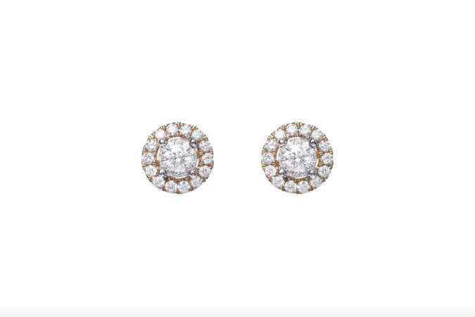Puces d’oreilles Caprice, en or jaune avec deux diamants taille brillant sertis de 52 diamants (0,47carat), Galeries Lafayette La Joaillerie, 2 550€