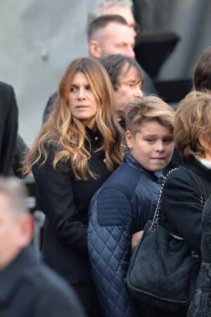 Cameron Hallyday aux côtés de sa maman Alexandra Pastor aux obsèques de Johnny. 