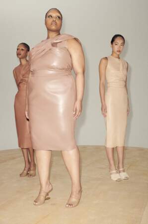 Fendi x Skims. Pour sa marque de lingerie inclusive, Kim Kardashian prend la pose et collabore avec le directeur artistique de la maison romaine Kim Jones. 