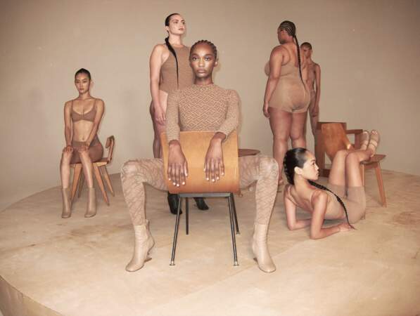 Fendi x Skims. Pour sa marque de lingerie inclusive, Kim Kardashian prend la pose et collabore avec le directeur artistique de la maison romaine Kim Jones. 