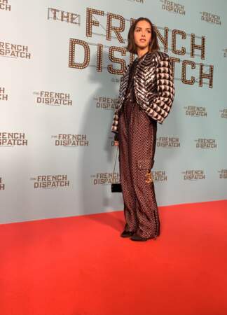 Lyna Khoudri à l'avant-première de The French Dispatch en total look Chanel 