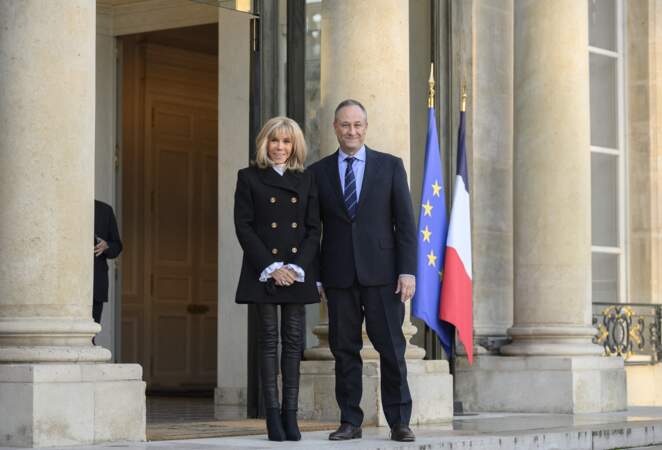 Brigitte Macron accueille Douglas Emhoff.