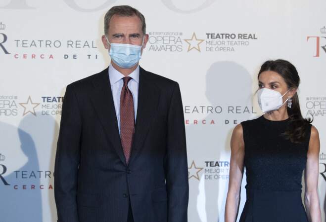 Le roi Felipe VI d'Espagne et la reine Letizia au théâtre royal de Madrid le 13 novembre 2021