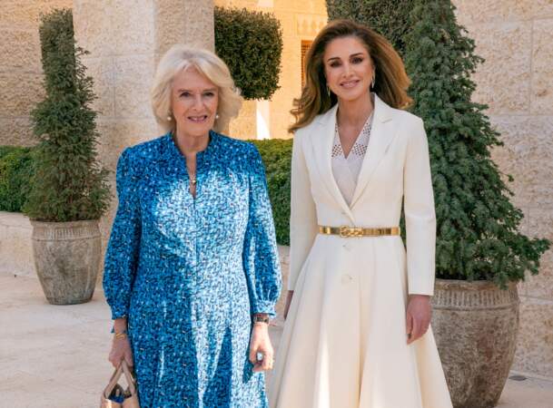 Camilla Parker Bowles et Rania de Jordanie, très élégantes pour cette rencontre officielle en Jordanie, le 16 novembre 2021