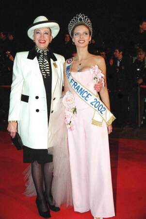 Sylvie Tellier, Miss France 2002 foule le tapis rouge des NRJ Music Awards 2002