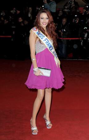 Delphine Wespiser, Miss France 2012 foule le tapis rouge des NRJ Music Awards 2012