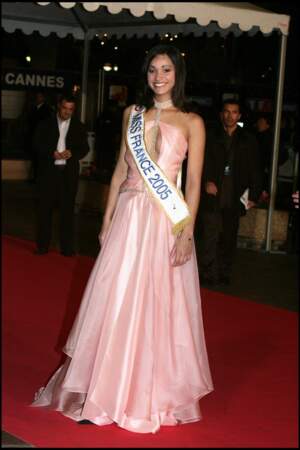 Cindy Fabre, Miss France 2005 foule le tapis rouge des NRJ Music Awards 2005