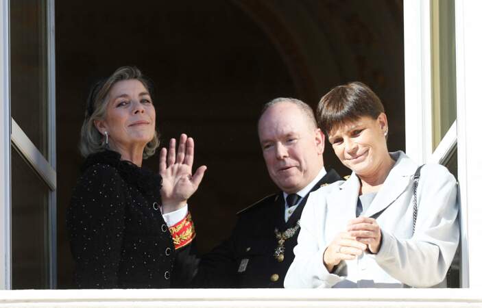 Le prince Albert II de Monaco entre ses soeurs la princesse Caroline de Hanovre et la princesse Stéphanie de Monaco