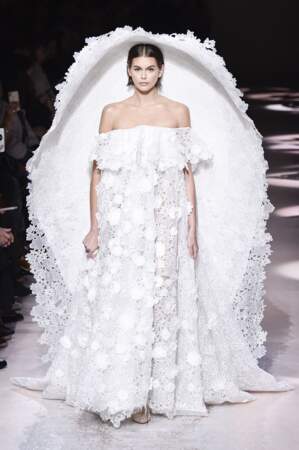 Kaia Gerber, sublime mariée du défilé Givenchy Haute Couture Printemps/Eté 2019-2020 lors de la Fashion Week de Paris, le 21 janvier 2020.