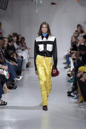 Kaia Gerber fait ses débuts remarqués sur les podiums à l'occasion de la Fashion Week de New York, en défilant pour le couturier Calvin Klein, lors de la présentation de sa collection Prêt-à-Porter Printemps-Été 2018.