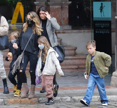 Elsa Pataky en sortie avec ses enfants en Espagne, le 20 novembre