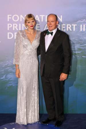 La princesse Charlene de Monaco est l'une des grandes fans des robes de cocktail qui brillent ici, le 24 septembre 2020.
