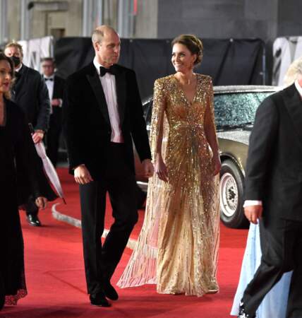 Kate Middleton se serait inspirée d'une robe dorée de la princesse Diana portée en 1985.