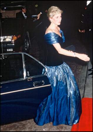 La princesse Diana en robe longue très scintillante