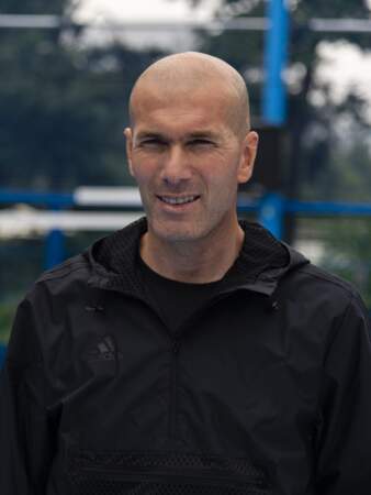 Sacré ballon d'or en 1998, Zinédine Zidane est repéré dès l'âge de 13 ans et intègre le centre de formation de l'AS Cannes à 15ans avant de devenir un grand footballeur. 