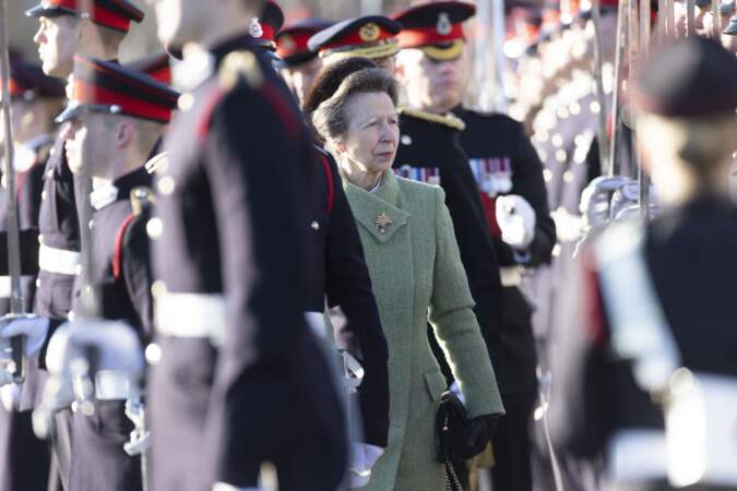 Le roi George VI a décrété que le défilé serait connu sous le nom : défilé des souverains. 

