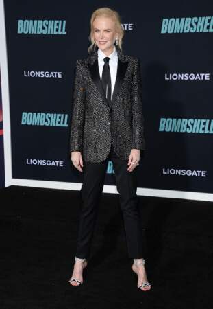 Nicole Kidman en veste de costume Saint Laurent et sandales Stella Luna pour l'avant-première de Bombshell à Los Angeles en 2019