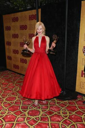Nicole Kidman sacrée aux Emmy Awards en 2017 en robe Calvin Klein 