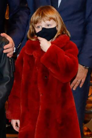 La princesse Gabriella de Monaco avec un manteau rouge passion très chic, le mardi 14 décembre 2021 à Monaco