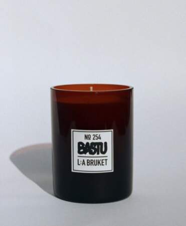 254 Bougie parfumée (édition limitée) Bastu, L:A Bruket, 260 g, 60 €, labruket.com
