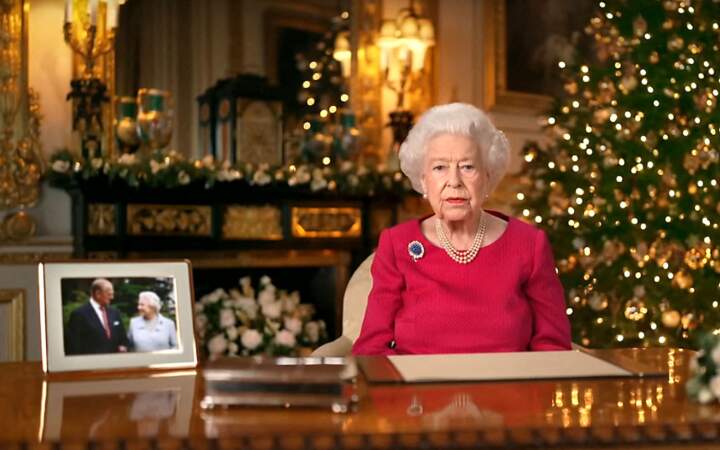 La reine Elizabeth II lors de son traditionnel discours de Noël le 25 décembre 2021, au château de Windsor. Le premier Noël de la souveraine sans son mari le prince Philip.