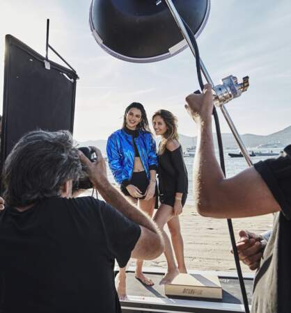 Kendall Jenner et Valérie Messika lors du tournage de la nouvelle campagne des bijoux la maison. 