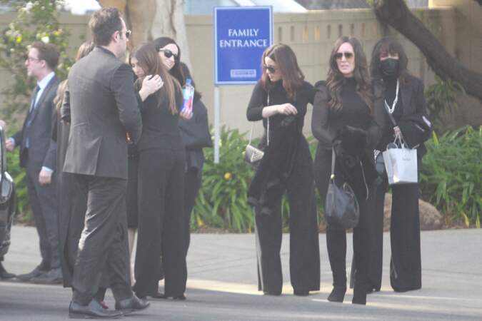 La famille et les amis se réunissent pour les funérailles de Bob Saget au "Mt. Sinai Memorial Parks and Mortuaries" à Los Angeles, le 14 janvier 