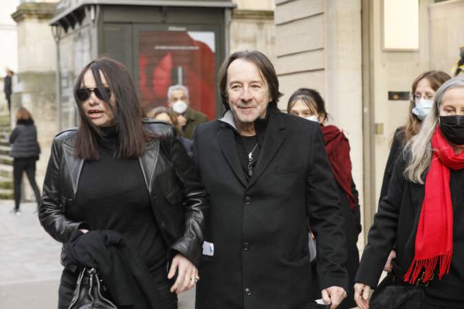 Béatrice Dalle et Jean-Hugues Anglade ont assisté aux obsèques de Jean-Jacques Beineix en l'église Saint Roch à Paris le 20 janvier 2022