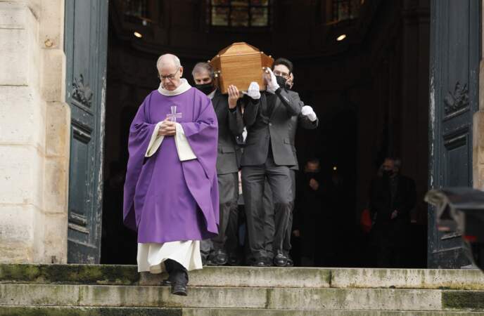 Vive émotion à la sortie du cercueil de Jean-Jacques Beineix, lors de ses obsèques en l'église Saint Roch, à Paris, le jeudi 20 janvier 2022.