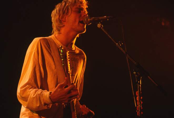 Kurt Cobain se donne la mort à 27 ans