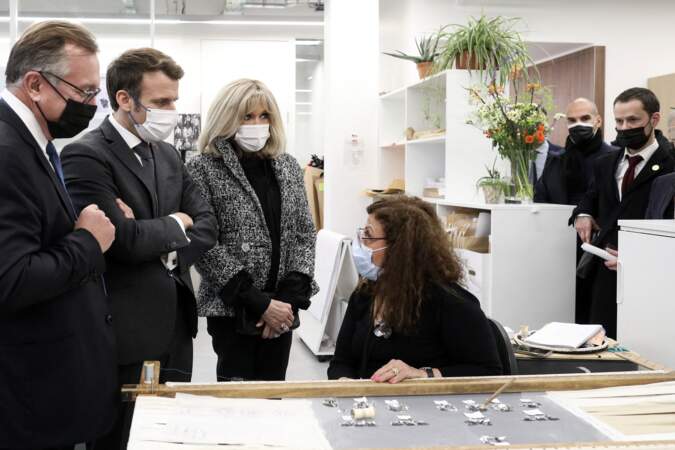 Emmanuel Macron et son épouse Brigitte Macron inaugurent le 19M, espace de travail, de rencontres, dédié à la création et à la transmission des métiers d'art de Chanel.