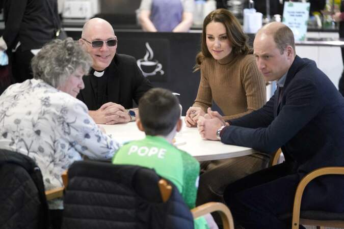 Le prince William, duc de Cambridge, et Catherine (Kate) Middleton, duchesse de Cambridge, rencontrent des bénévoles de l'Eglise "Church on The Street" à Burnley, le 20 janvier 2022. 