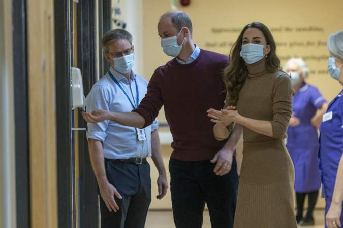 Kate Midlleton et le prince William très engagés lors d'une visite à l'hôpital communautaire de Clitheroe, dans le Lancashire, 