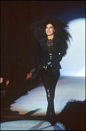 Diana Ross pour Mugler en 1990 à Paris. 