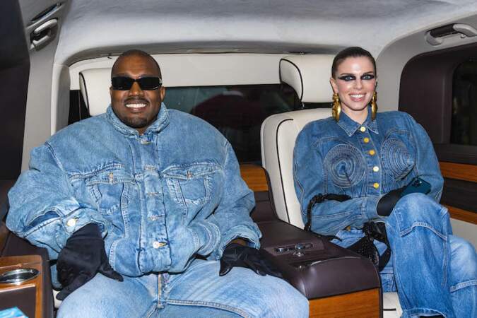 Kanye West (Ye) et sa compagne Julia Fox débarquent plus lookés que jamais au défilé Kenzo, dimanche 23 janvier. 