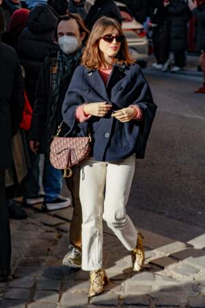 Jeanne Damas arrive au défilé Dior Haute Couture Printemps/Été 2022