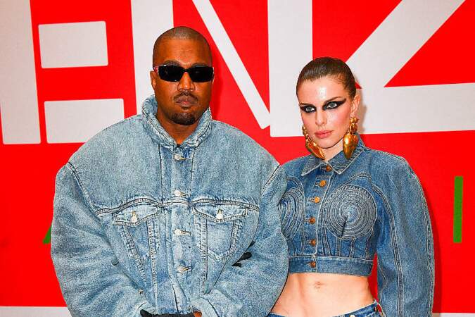 Kanye West et sa nouvelle "muse", Julia Fox ont confirmé leur idylle en janvier, lors d'un shooting torride accordé à Interview Magazine. 