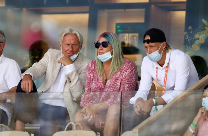 Leo Borg et ses parents Bjorn Borg et Patricia Ostfeldt, à Roland Garros en 2021