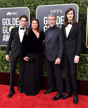 Paris et Dylan Brosnan, avec leurs parents Pierce Brosnan et Keely Shaye Smith, aux Golden Globes en 2020