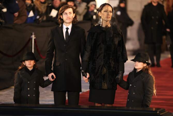 Céline Dion, ses enfants René-Charles, Nelson et Eddy Angélil lors des obsèques nationales de René Angélil, en la Basilique Notre-Dame de Montréal, le 22 janvier 2016