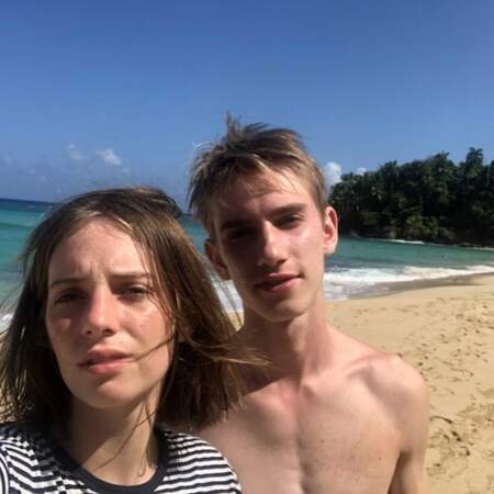 Maya Hawke et son frère Levon, sur Instagram en 2019