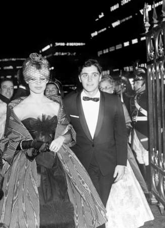 Brigitte Bardot et Sacha Distel à l'Opéra de Paris en 1958