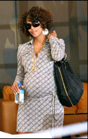 Halle Berry en 2008, enceinte de sa fille Nahla née le 16 mars 2008
